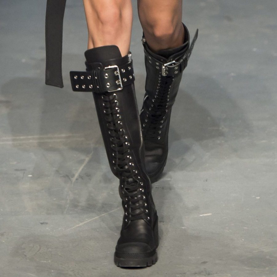 Versus Versace байкерские сапоги на неделе моды в Лондоне весна лето 2017