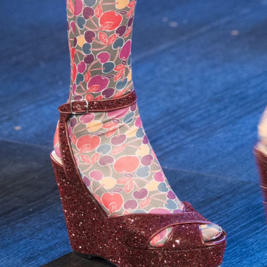 бордовые туфли от Anna Sui